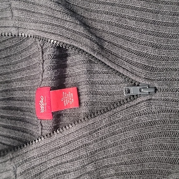 men's Mossimo 1/4 zip sweater. Great condition - Picture 2 of 3